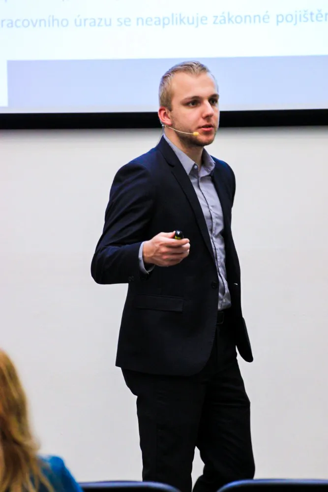 Petr Bauer při přednášce na semináři